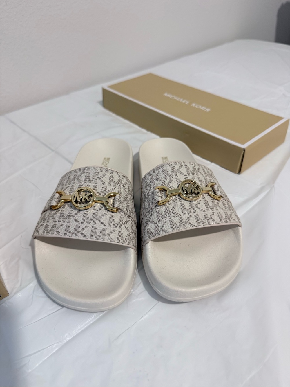 MICHAEL Michael Kors Vanilla Logo Slide Sandal with Gold Accent - Picture 4 of 5